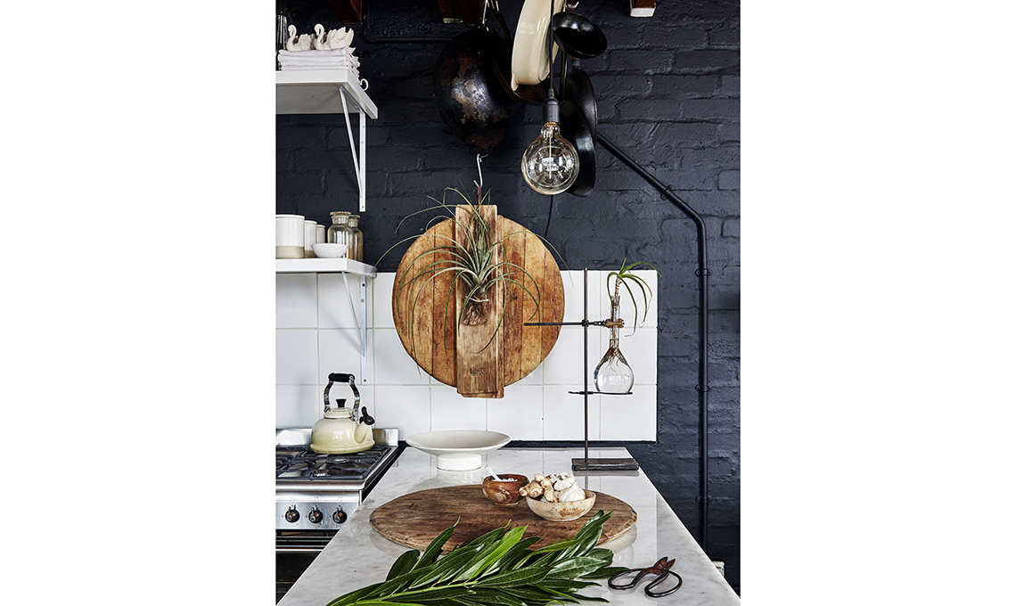 cucina parete nera