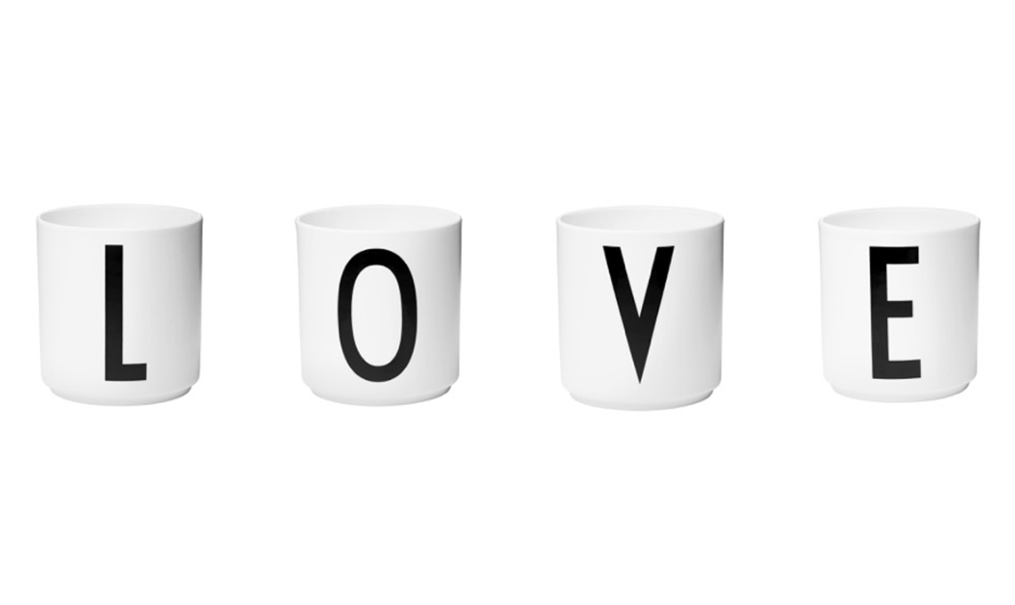 tazze con lettere