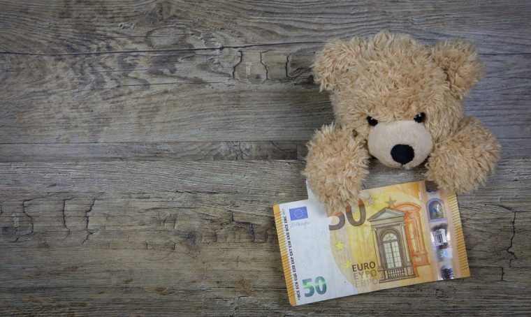 Bollette: meglio pagare in posta o fare l’addebito in banca?