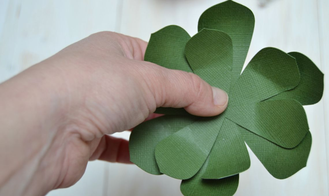 CasaFacile_CIGoccione_succulente_carta_petali