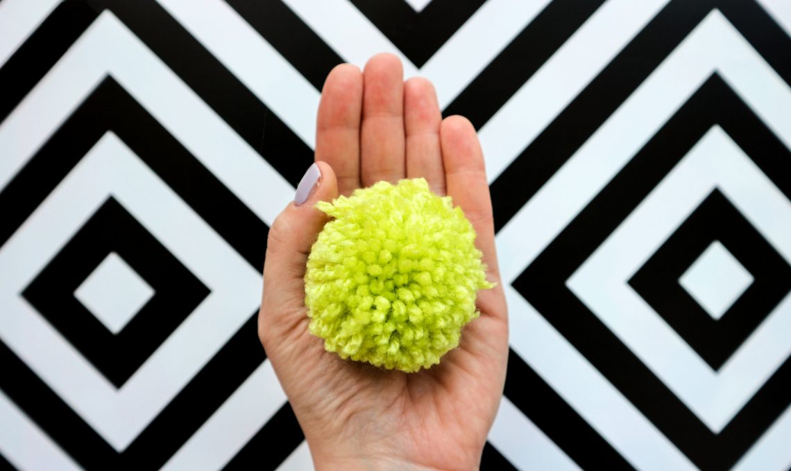 CasaFacile_GCiletta_ponpon_diy_verde