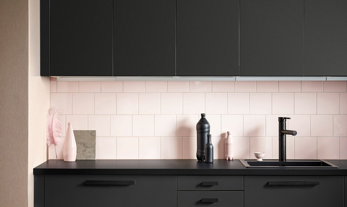 CasaFacile_MCima_cucina_rosa_piastrelle