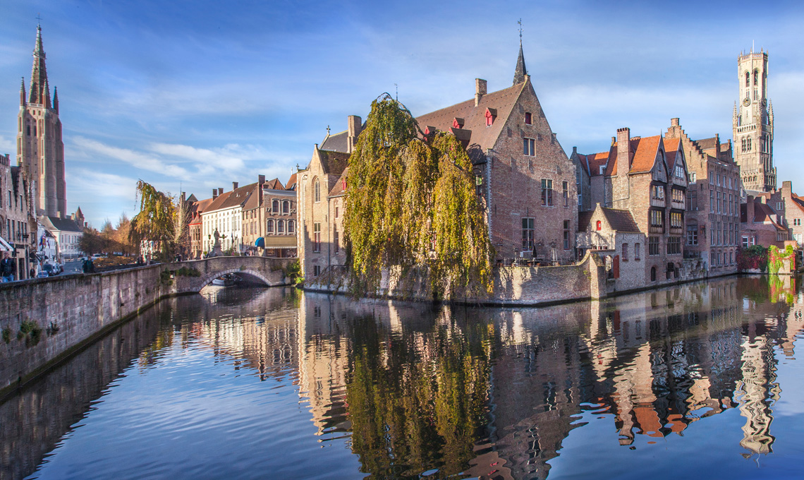 una veduta di Bruges dal canali
