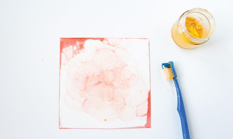 Cartoline colorate con le bolle di sapone