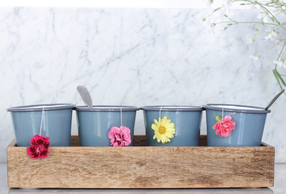 Come incorporare i fiori nell’ora del tè