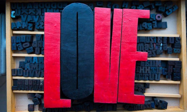 12 scritte ‘love’ e ‘amore’ decorative per la casa