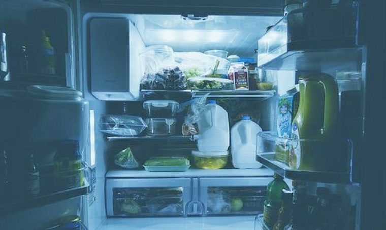 Come pulire il frigorigero prima di partire per le vacanze
