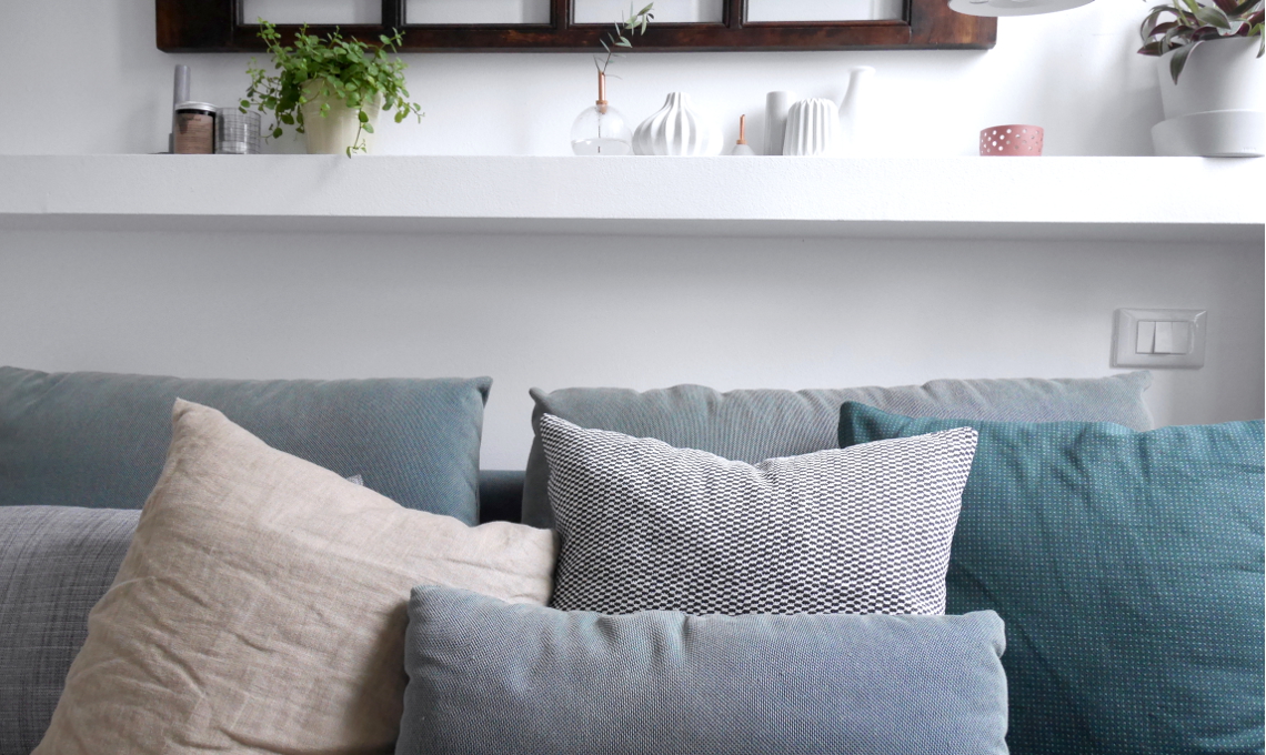 CasaFacile VRaviolo living nordico divano cuscini ikea