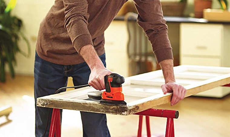 Come restaurare le porte in legno