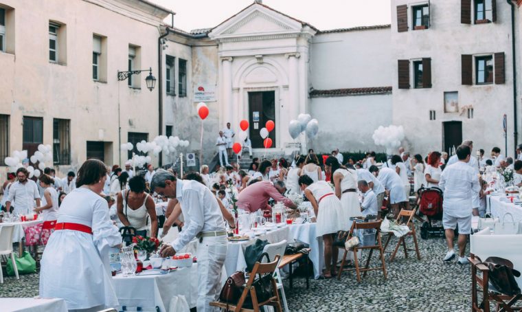My Secret dinner: il pic-nic segreto bianco e rosso