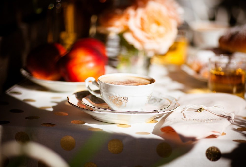 Recupera le porcellane della nonna per una colazione… da Tiffany