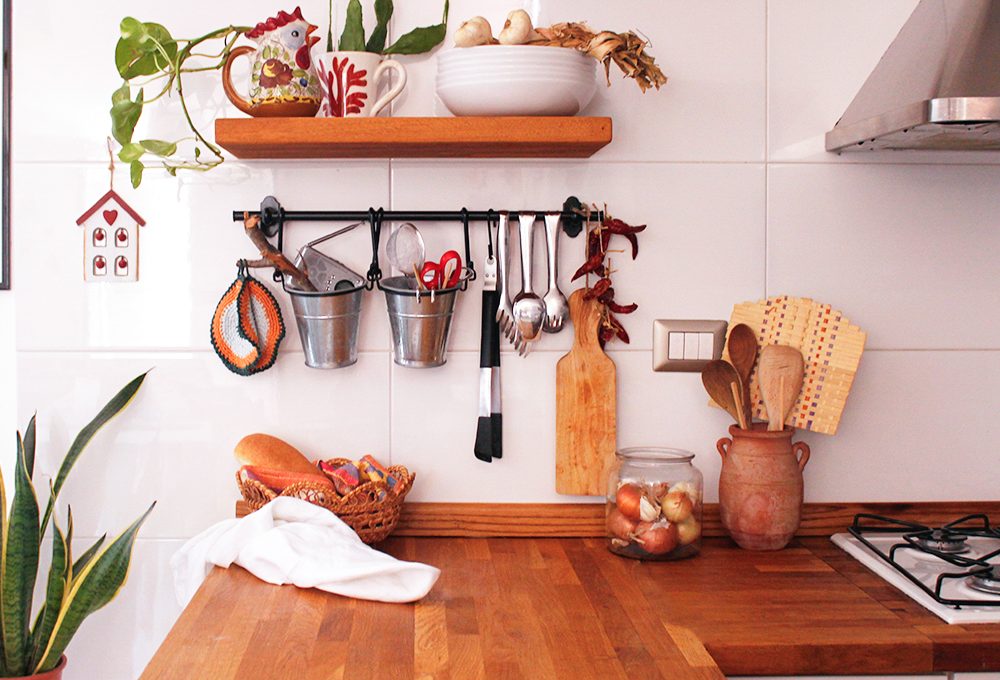 Tieni in ordine il piano di lavoro della cucina