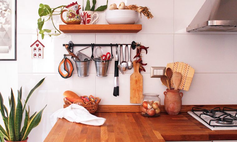 Tieni in ordine il piano di lavoro della cucina