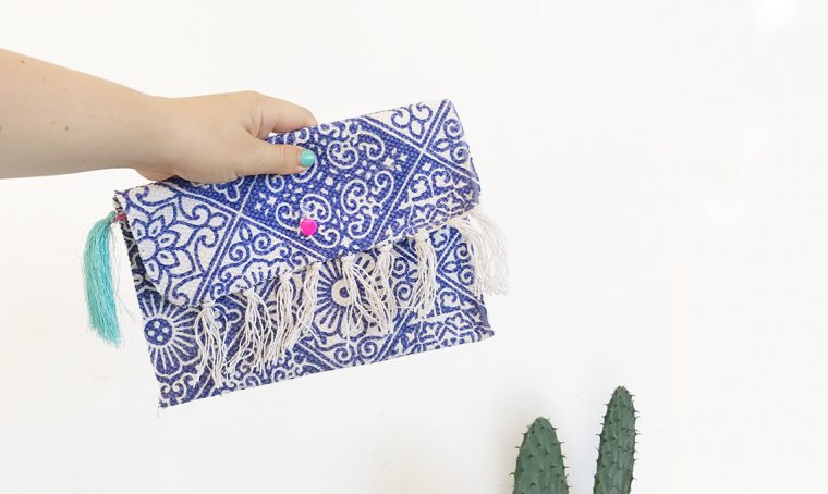 Ricicla un tappeto di tela per realizzare una pochette ‘fai da te’