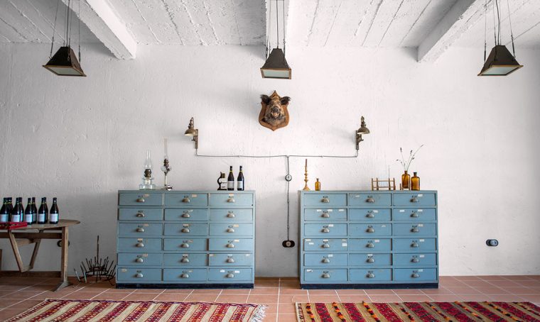 Una tenuta restaurata in lunigiana diventa la casa di una creativa