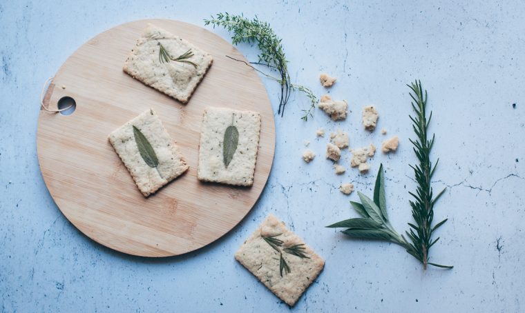 Biscotti salati per un aperitivo segnaposto