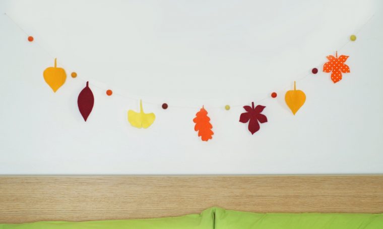 Decorare con la ghirlanda di foglie in feltro