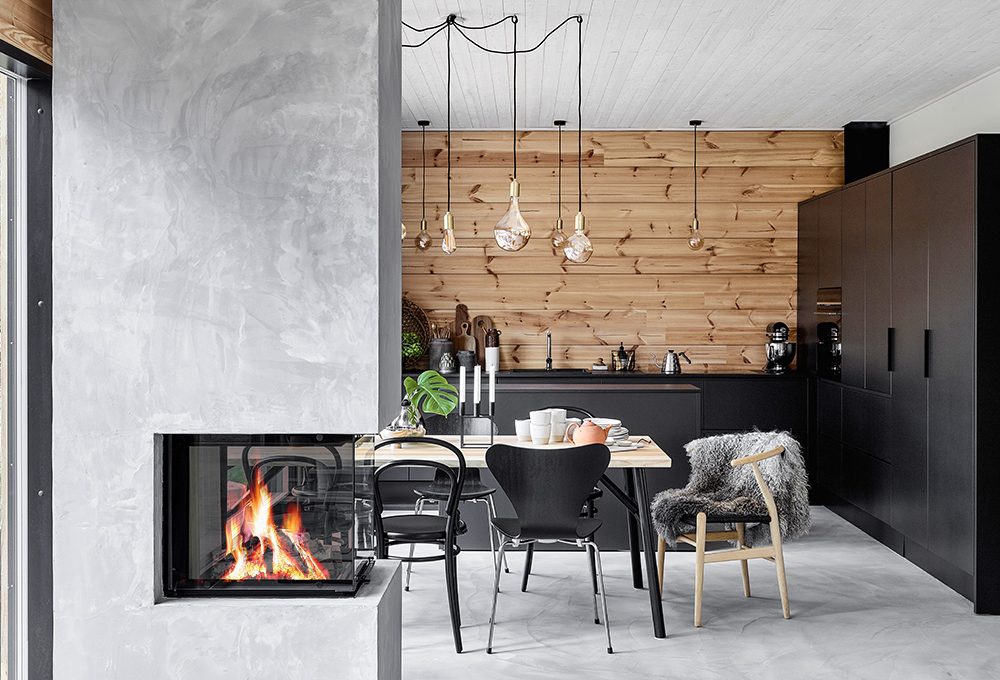 Pareti in legno e tocchi di nero per la casa in stile nordico