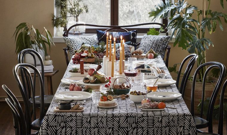 Copia lo stile di Marimekko per decorare a festa la tavola