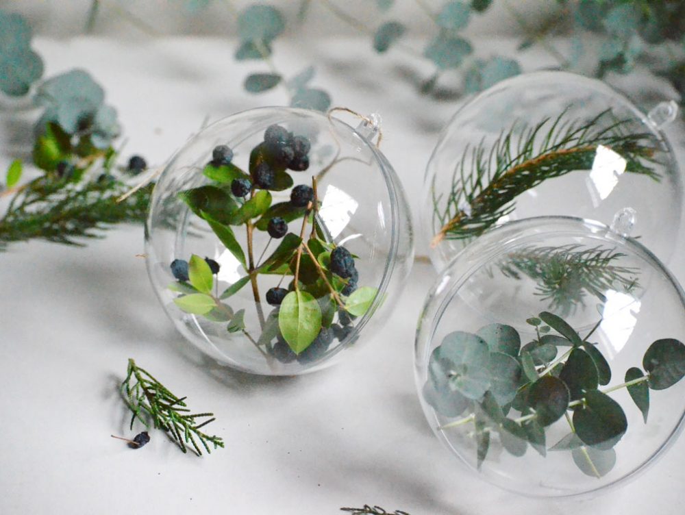Natale: creare decorazioni con rami e bacche