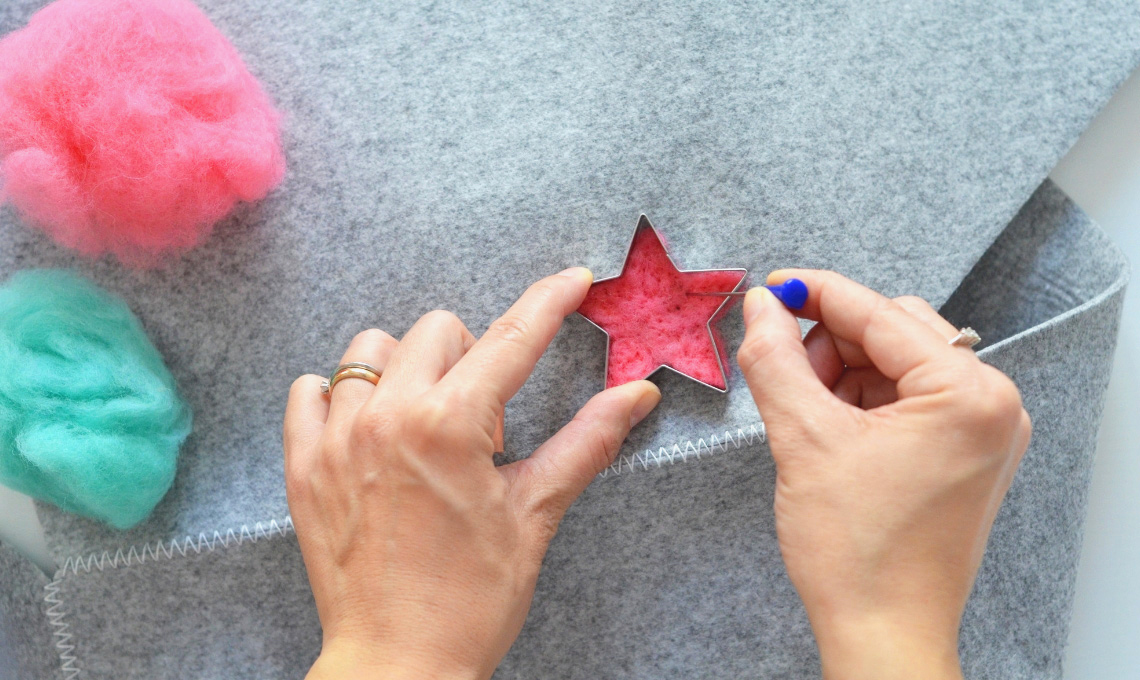 casafacile-Decorare una cesta porta giochi con la lana cardata