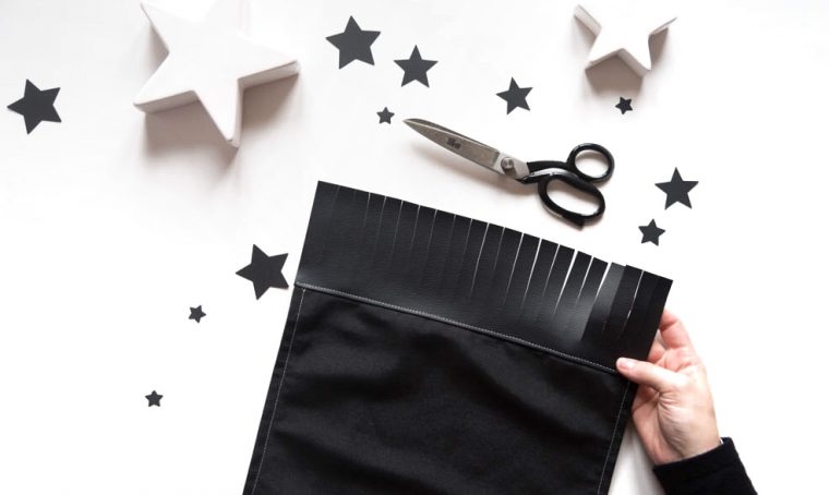 Natale: una tavola in bianco e nero con il runner fai-da-te