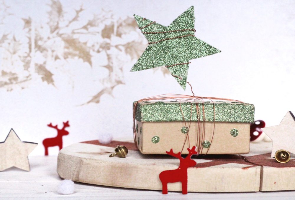 Realizzare un originale pacchetto regalo con filo di rame e glitter