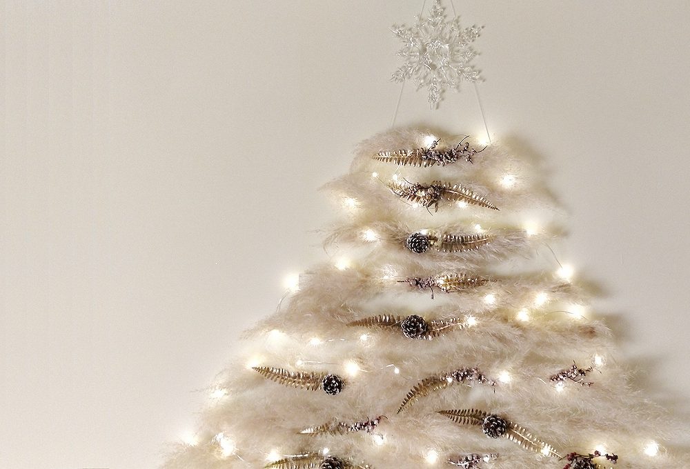 Realizza un albero di Natale da appendere con la Pampas