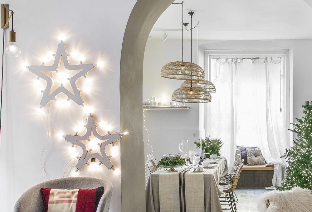 Natale: addobba con le decorazioni luminose