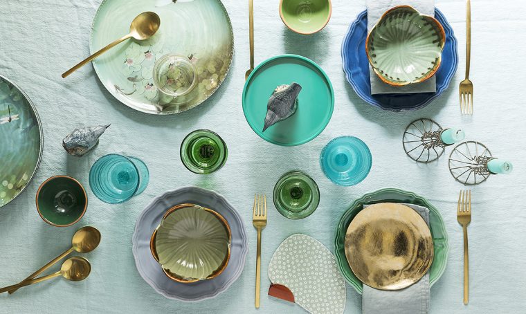 Mise en place nei toni del verde acqua e oro