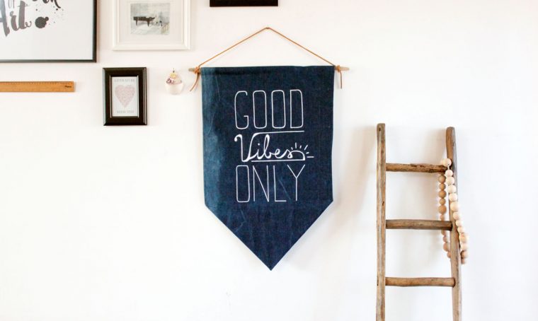 Come realizzare un banner in tessuto di jeans