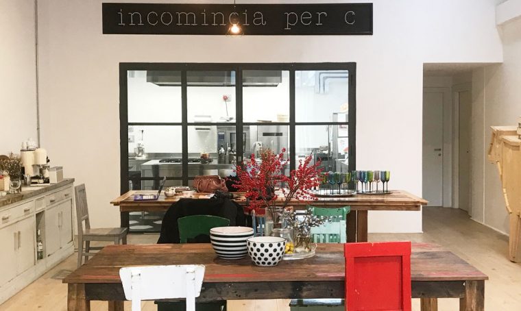 Pranzo ‘in cartiera’, tra arredi vintage e cucina industriale