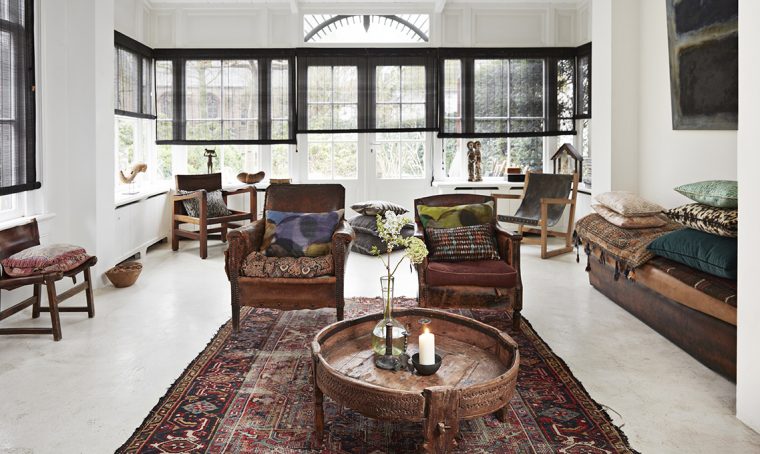 Stile nordico e stile etnico dialogano in questa casa olandese