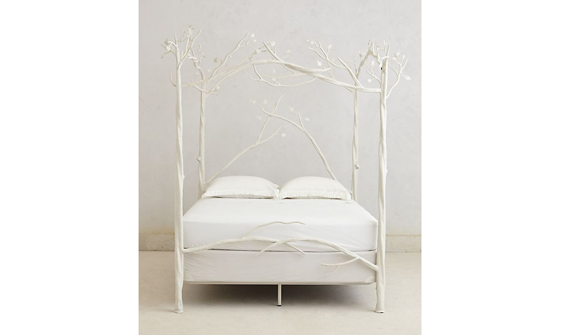 letto a baldacchino moderno