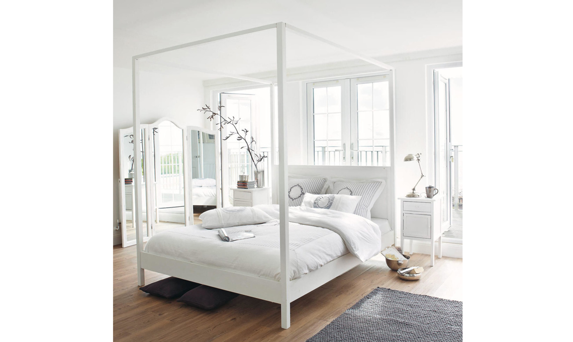 letto a baldacchino moderno