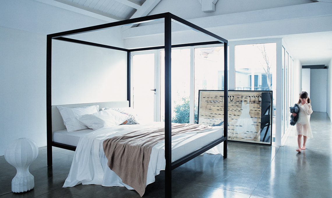 letto a baldacchino moderno