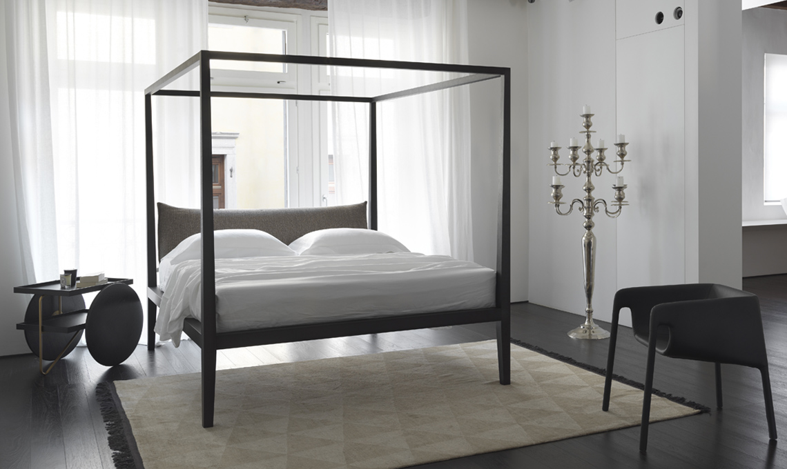 letto a baldacchino moderno
