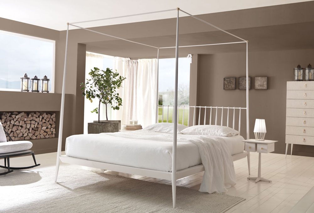 Letto a baldacchino per una camera romantica