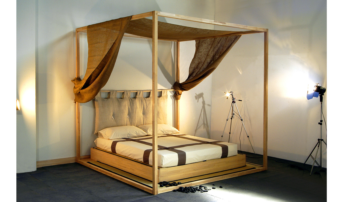 letto a baldacchino moderno
