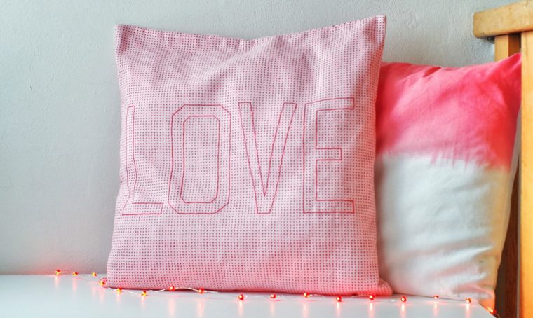 Realizzare un cuscino ricamato per San Valentino