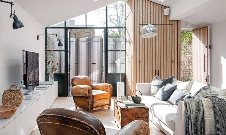 Trasformare un lungo garage in una casa illuminata da luce zenitale