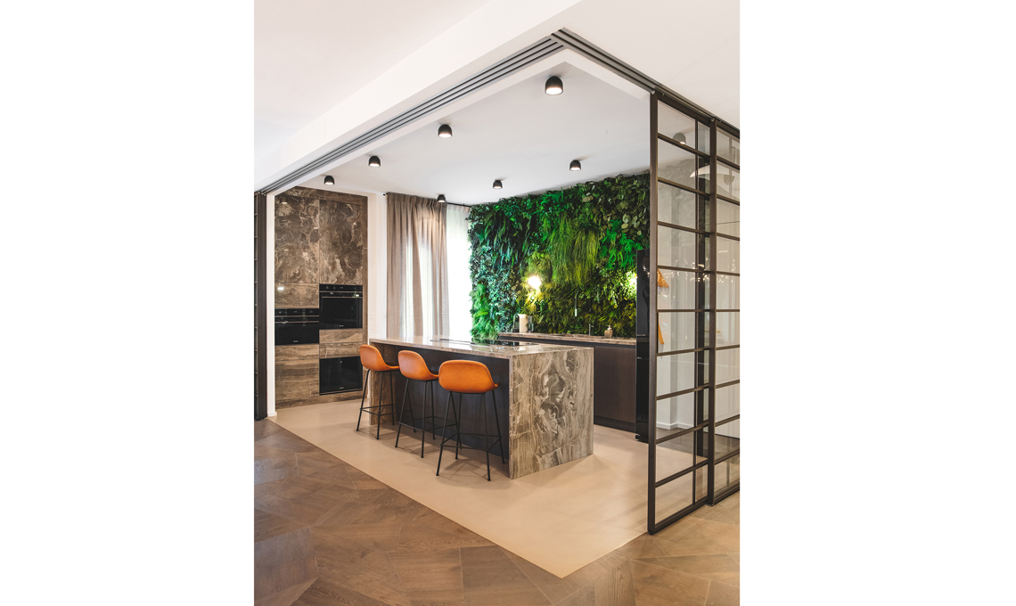 cucina parete vetrata rimadesio
