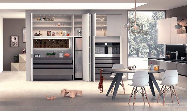 La casa trasformista con la cucina nell’armadio