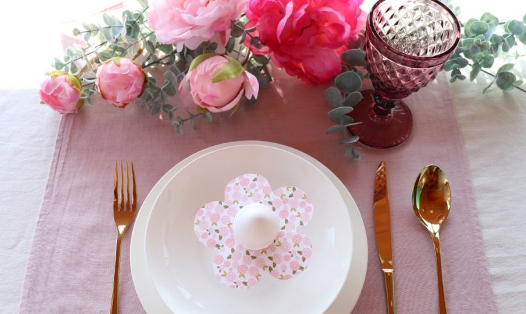 Portauovo a forma di fiore per la tavola di Pasqua