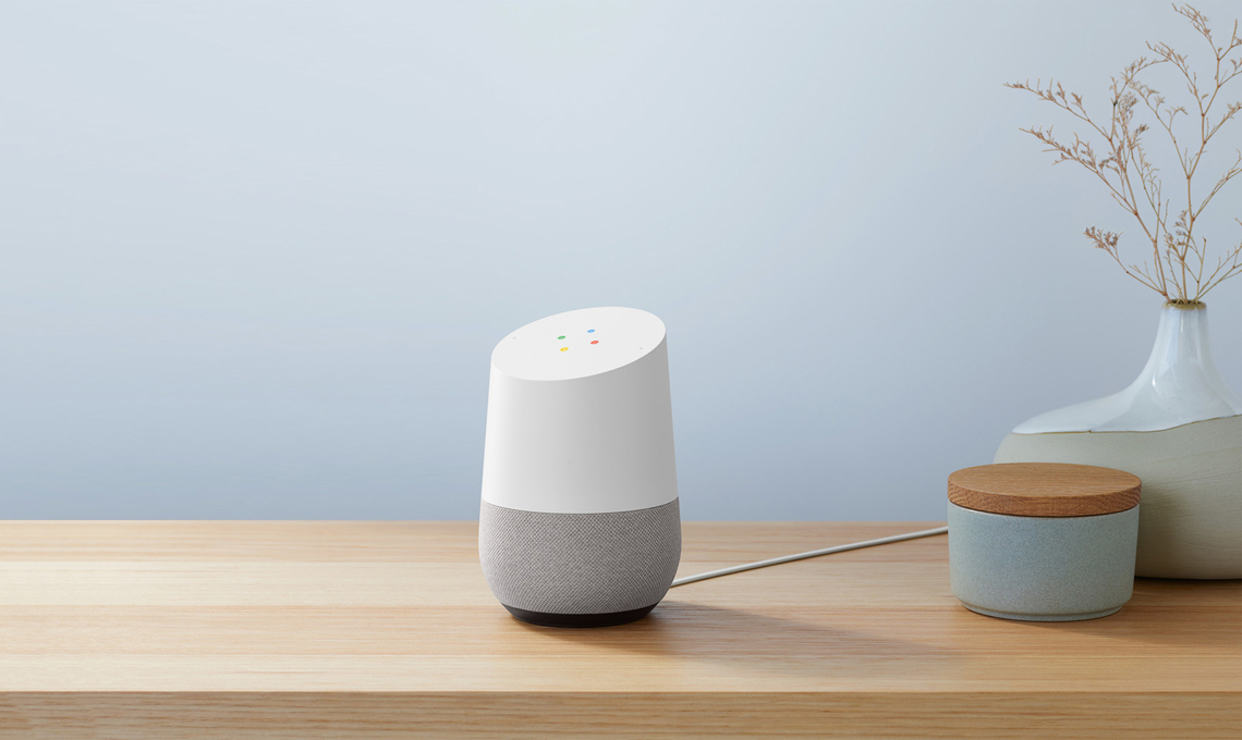 Nuove frontiere della smart home: l'assistente vocale Google Home.