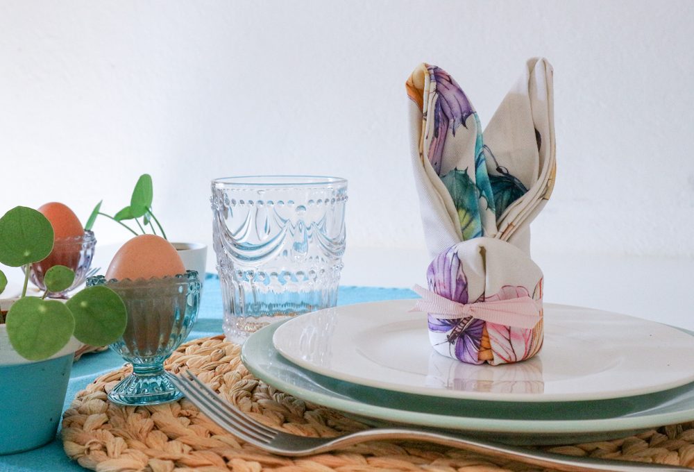 Come realizzare il tovagliolo a forma di coniglio per la tavola di Pasqua