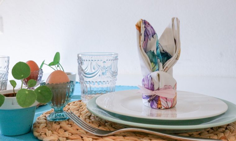 Come realizzare il tovagliolo a forma di coniglio per la tavola di Pasqua