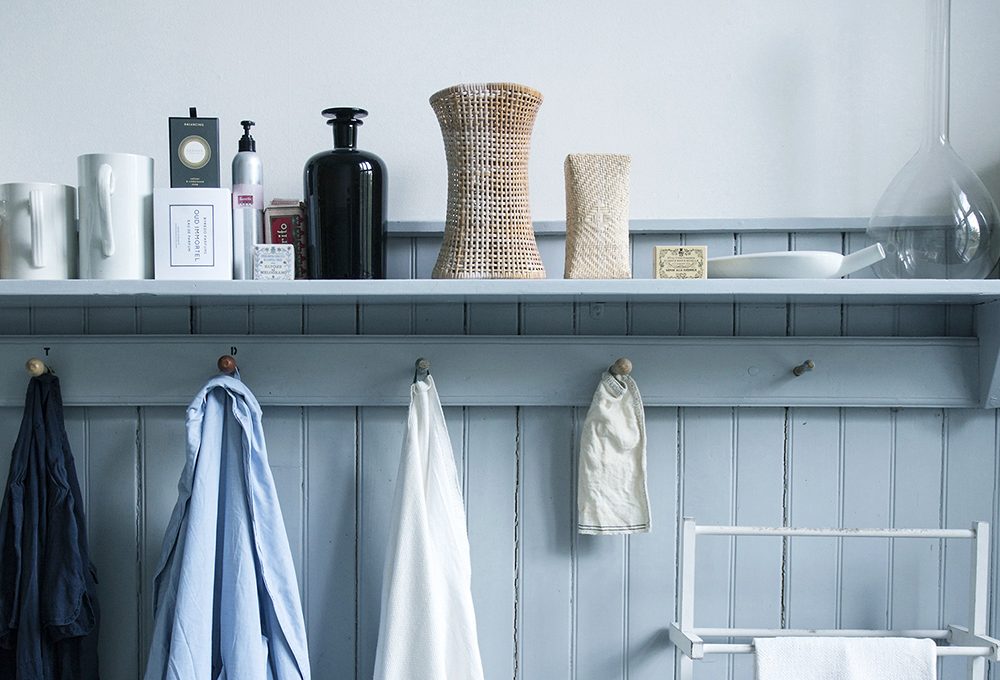 Rivesti le pareti del bagno con la boiserie in legno