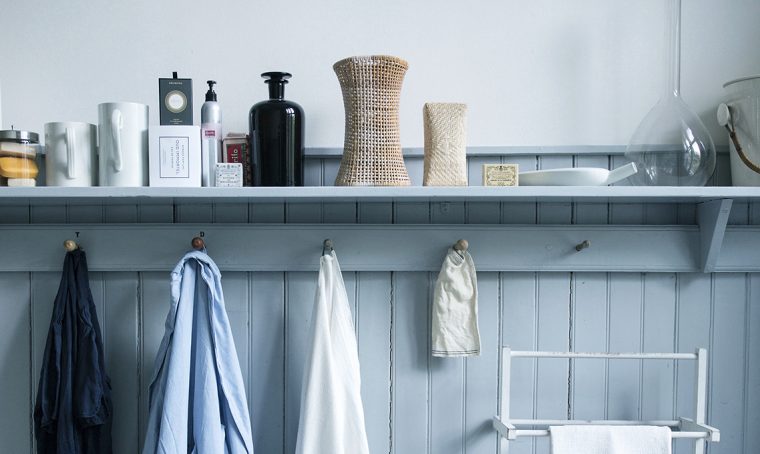 Rivesti le pareti del bagno con la boiserie in legno