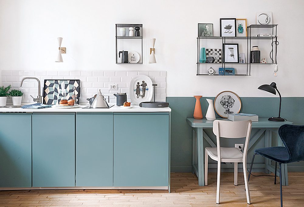 Il bilocale cambia look con la boiserie dipinta